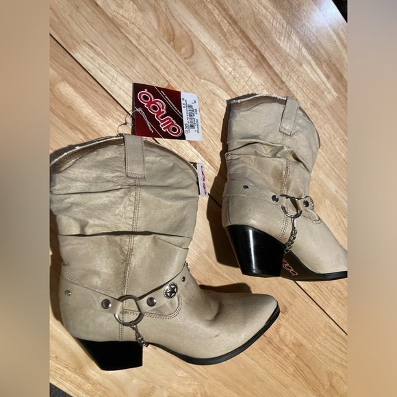 Dingo Ladies Tan pig slouch w/ harness in size 9.5 medium - Picture 3 of 15